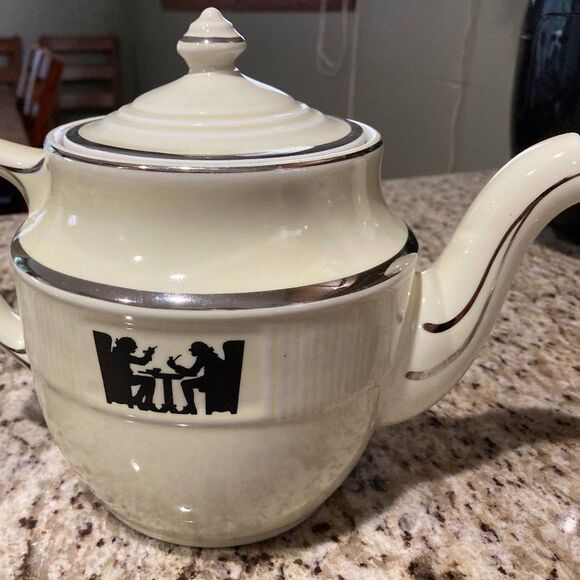 Hall's Vintage Silhouette Teapot with Creamer and Sugar including lids - Picture 3 of 14